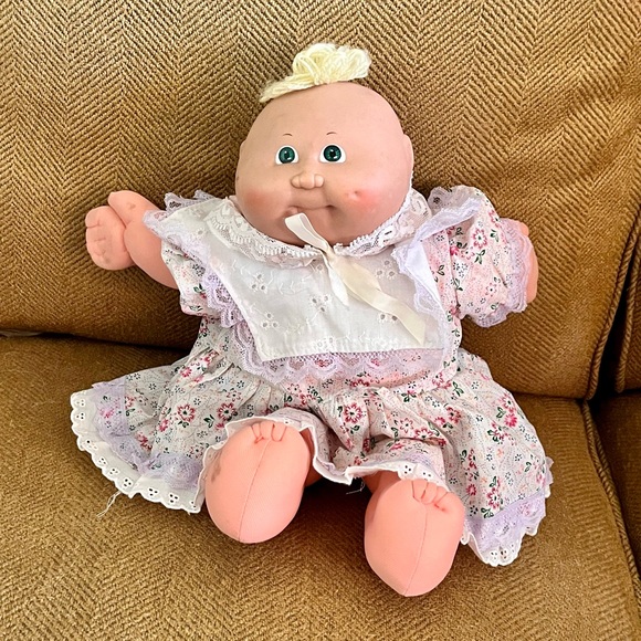 Cabbage Patch Doll Vintage Baby w Clothes Dimple Blonde green Eyes Tan - Picture 1 of 10